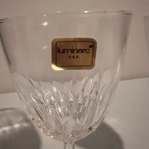 Luminarc Diamant Wine Glass 5 3/4“ X 3" - NEW- VTG- SET OF 2 - Picture 2 of 6